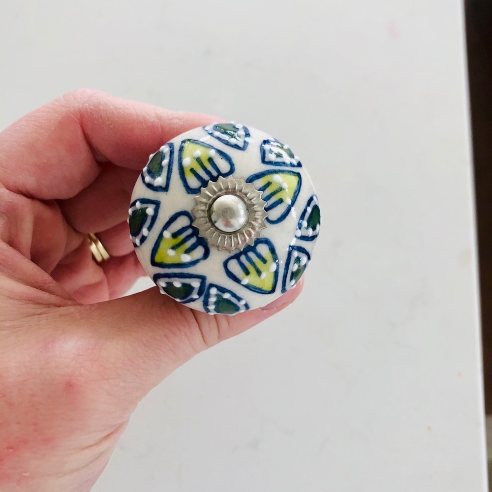 Cabinet knobs